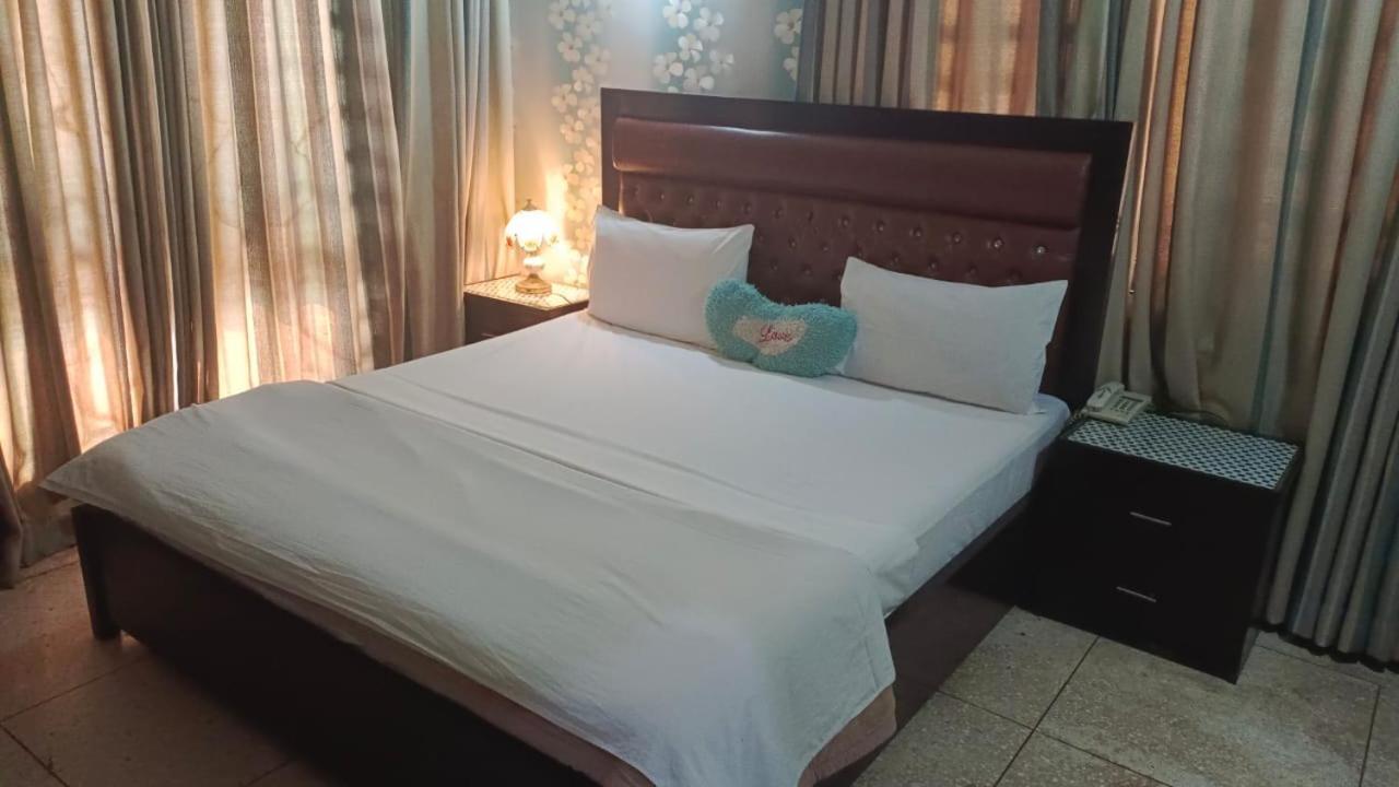 Hotel Clifton Inn Karachi Exteriör bild
